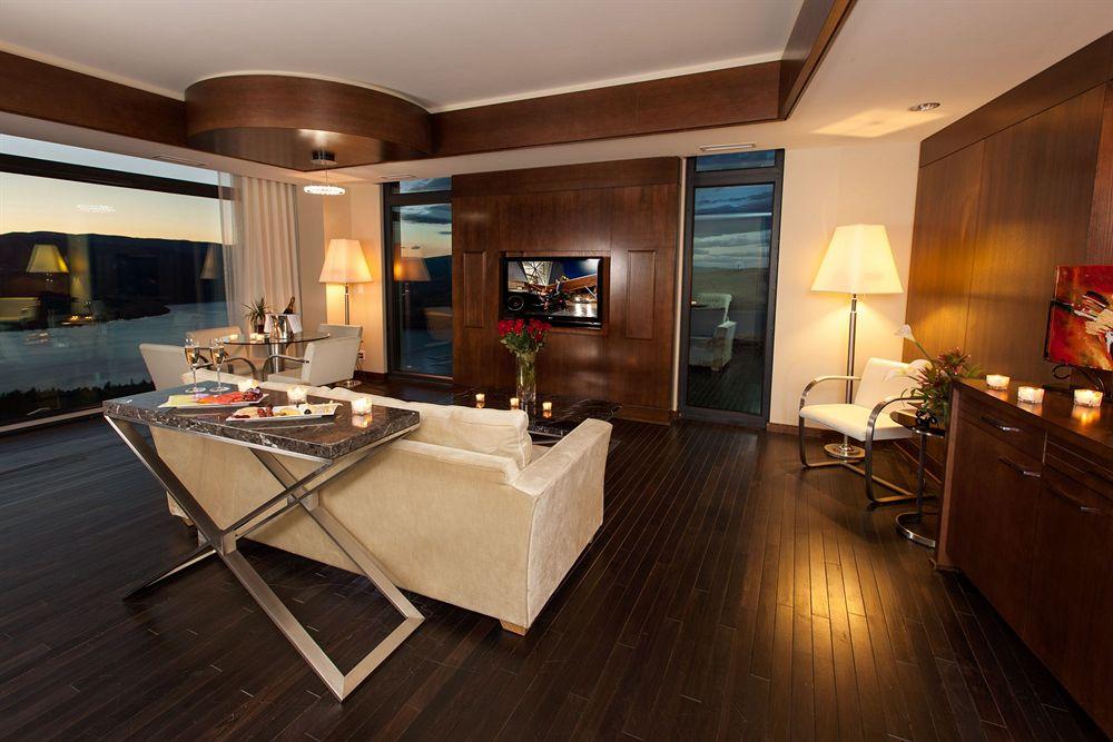 Sparkling Hill Resort And Spa - Adults-Only Resort Vernon Exteriör bild