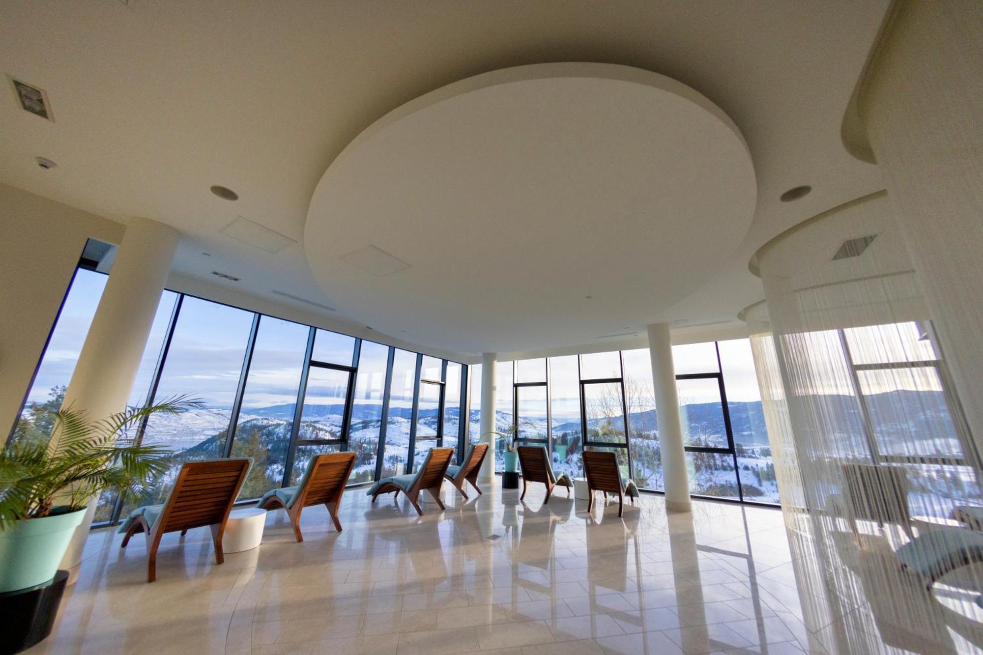 Sparkling Hill Resort And Spa - Adults-Only Resort Vernon Exteriör bild