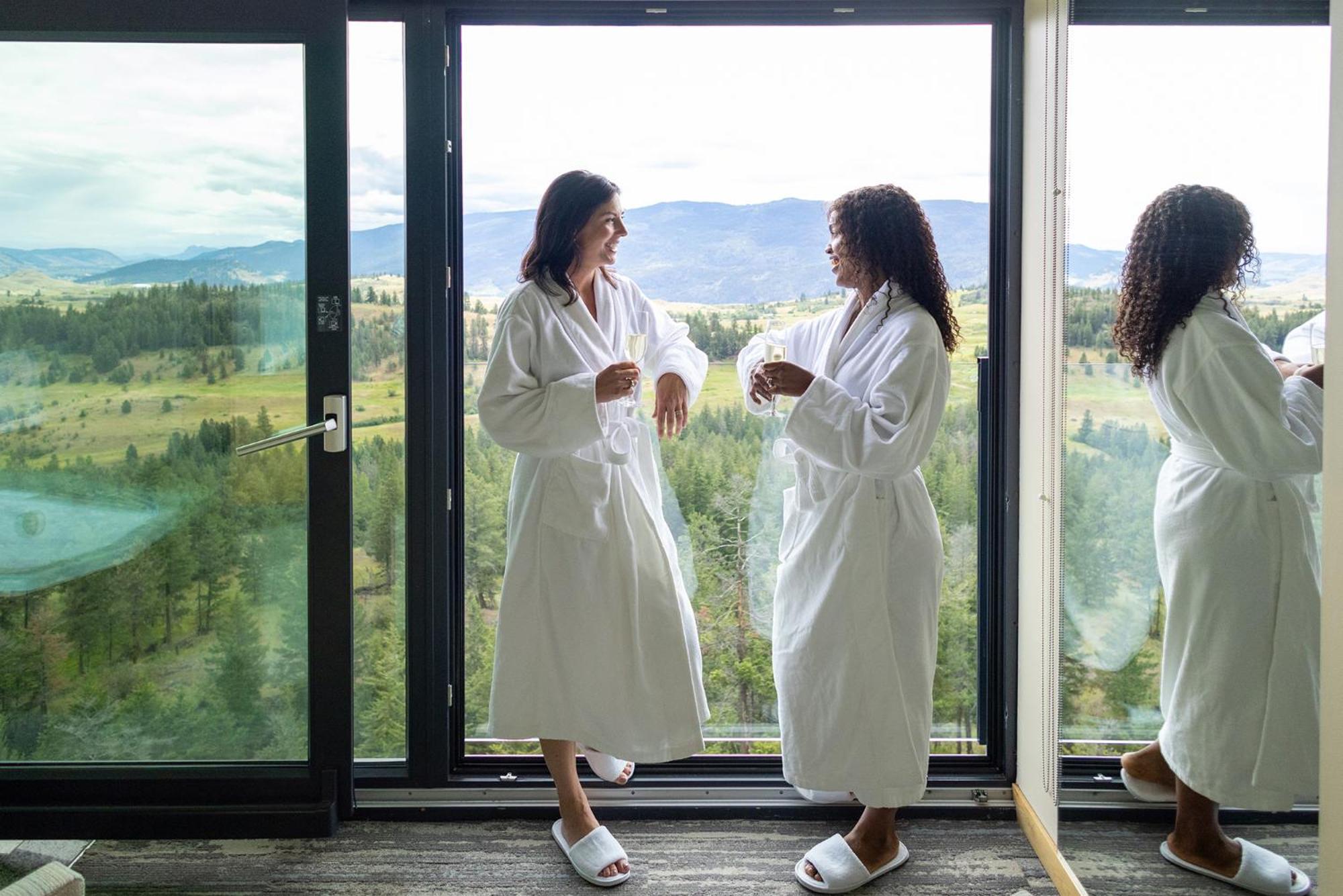 Sparkling Hill Resort And Spa - Adults-Only Resort Vernon Exteriör bild